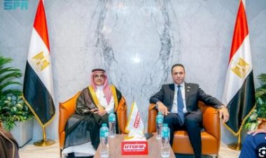 نائب وزير الصناعة والثروة المعدنية لشؤون الصناعة يبحث تعزيز التكامل الصناعي مع مصر