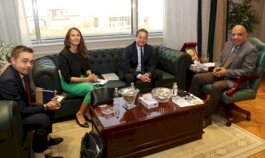 وزير الكهرباء يبحث مع سفير فرنسا بالقاهرة دعم وتعزيز فرص الشراكة والتعاون في مختلف مجالات الكهرباء والطاقات المتجددة