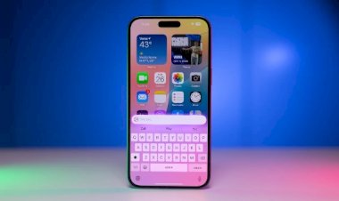 iOS 26.2 يتيح للمستخدمين اختيار مساعد صوتي افتراضي غير Siri لأول مرة