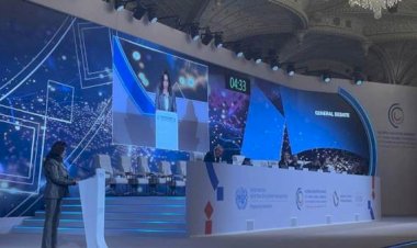 بأعلام مصر وصور الرئيس السيسى.. تجمعات للناخبين بمحيط لجان مدرسة بمصر الجديدة