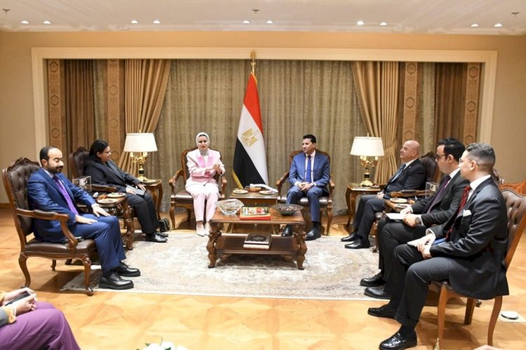 وزير الشباب والرياضة يلتقي وزيرة شؤون الشباب بدولة البحرين