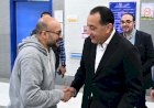 رئيس الوزراء يجري حوارا مع المواطنين حول الخدمات المقدمة ويطمئن على مستوى رضاهم