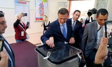 وزير الزراعة يدلي بصوته في جولة الإعادة بانتخابات مجلس النواب بالإسكندرية