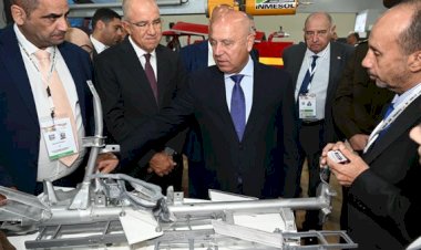 نائب رئيس مجلس الوزراء يتفقد جناح اتحاد الصناعات في ختام فعاليات معرض الصناعات الدفاعية إيديكس