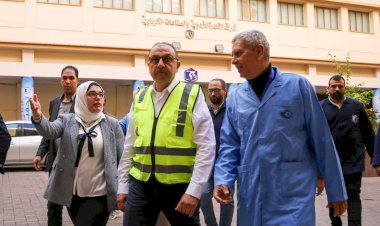 وزير قطاع الأعمال العام يجري زيارة تفقدية لشركة القاهرة للأدوية لمتابعة سير العمل والإنتاج