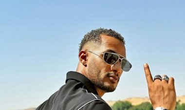 محمد رمضان يقدم العزاء لعادل إمام في وفاة شقيقته