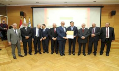 وزير الزراعة يسلم جوائز مركز "البحوث الزراعية" الثلاثة للفائزين.. ويقرر زيادة قيمتها بنسبة 50%