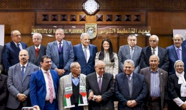 المشاط والدكتور أشرف العربي يُكرمان رواد معهد التخطيط القومي ورؤساءه السابقين