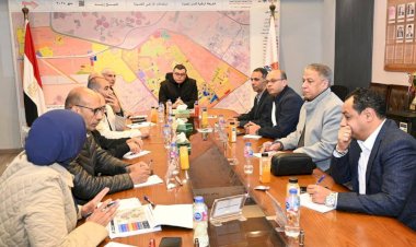 وزير الإسكان يعقد اجتماعاً  بمقر جهاز مدينة الشيخ زايد لاستعراض خُطط تطوير الطرق والمحاور