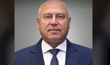 وزير الصناعة والنقل يصل العاصمة العمانية مسقط للمشاركة في منتدى الأعمال المصري العماني