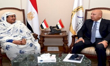 وزير الصناعة والنقل يبحث مع وزيرة الصناعة والتجارة السودانية سبل تعزيز التعاون بين البلدين
