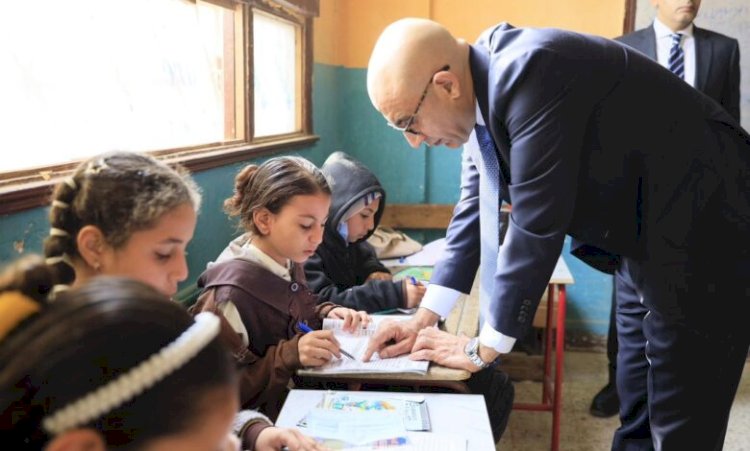 وزير التربية والتعليم يفاجئ مدارس البدرشين والصف بالجيزة لمتابعة انضباط سير العملية التعليمية