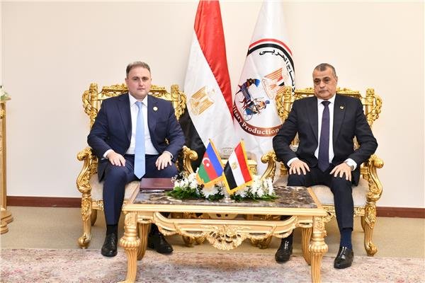 وزير الإنتاج الحربي يلتقي وزير الصناعات الدفاعية لدولة أذربيجان