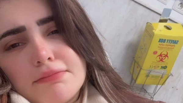 معلقه محاليل.. يارا تامر تشارك جمهورها فيديو من المستشفى