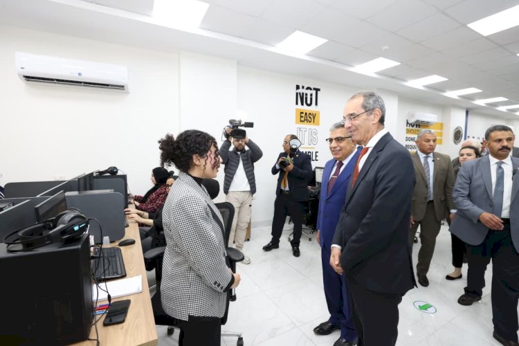 وزير الاتصالات يبحث مع محافظ الدقهلية التعاون في دعم جهود التحول الرقمي بالمحافظة