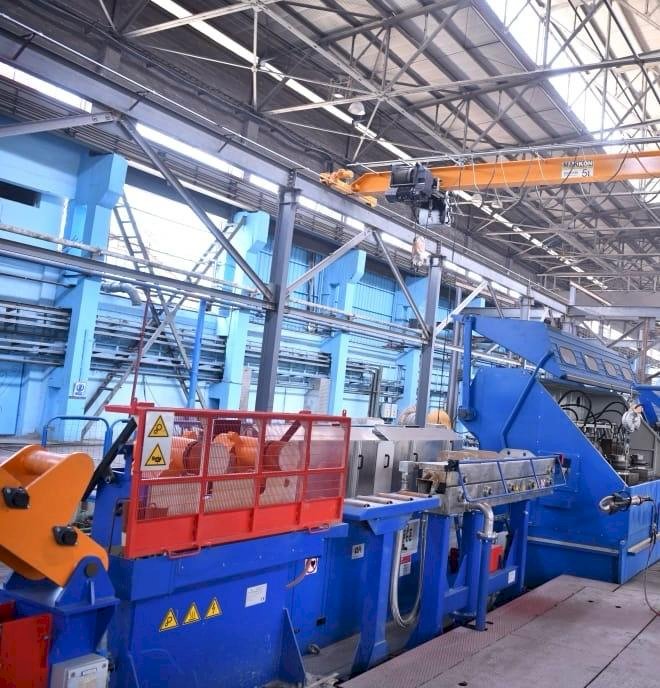 وزير قطاع الأعمال العام يتلقى تقريرًا حول التشغيل التجريبي لمشروع إنتاج السلك الجديد بشركة مصر للألومنيوم