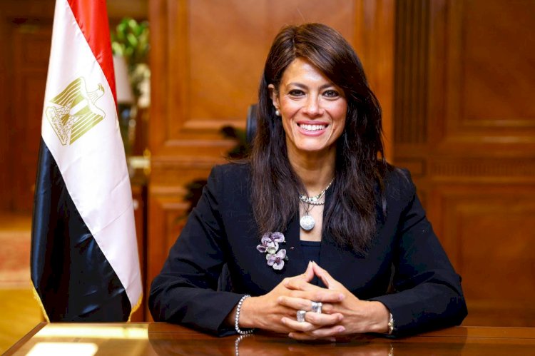 وزيرة التخطيط تلقي الكلمة الافتتاحية خلال حفل إطلاق النسخة الـ50 من تقرير سياسات الغذاء العالمية 2025