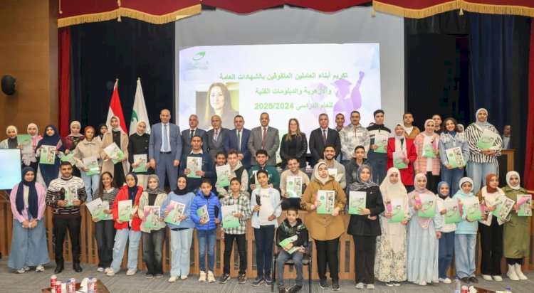 "رئيس البريد" تكرم أبناء العاملين المتفوقين دراسياً.. على مستوى الجمهورية