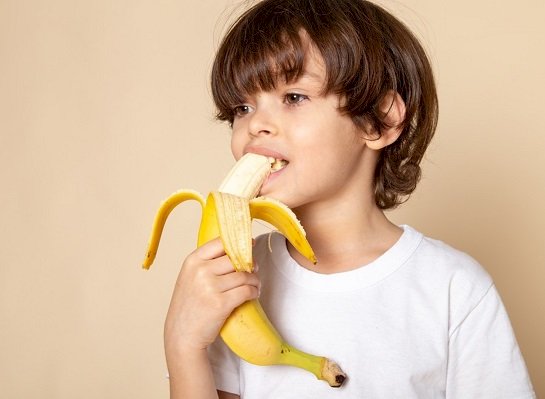 فوائد الموز للأطفال والرضع.. مزايا مذهلة أبرزها زيادة قدرات الدماغ ونمو العظام