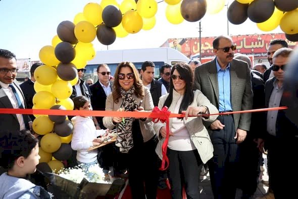 وزيرتا التخطيط والتنمية المحلية ومحافظ سوهاج يتفقدون مشروعات تطوير كورنيش النيل الغربي ويفتتحون حديقة مدينة ناصر العامة