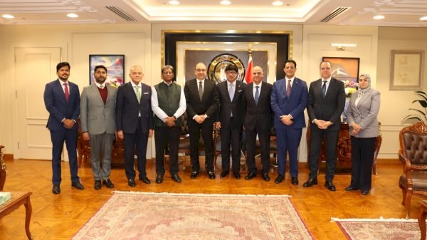 وزير قطاع الأعمال العام يستقبل سفير الهند بالقاهرة والرئيس التنفيذي لشركة الفنادق الهندية المحدودة
