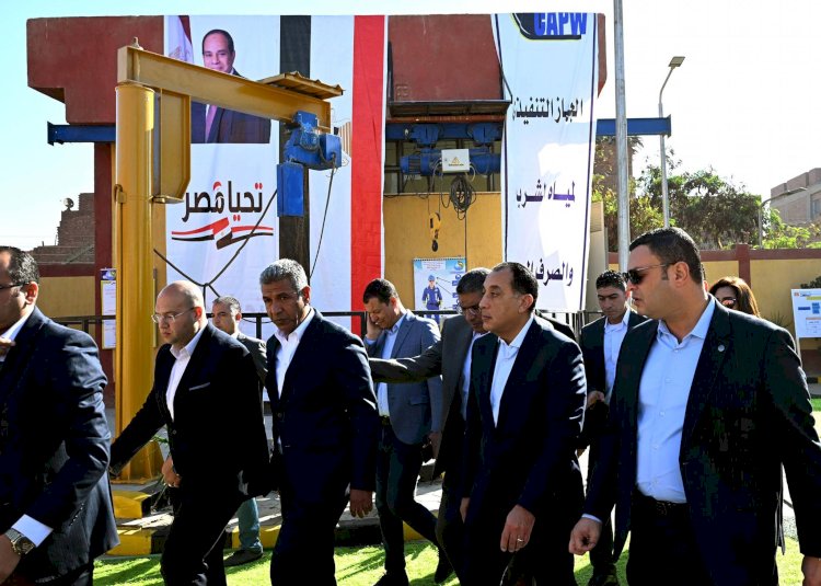 رئيس الوزراء يتفقد محطة رفع "الفهميين" للصرف الصحي