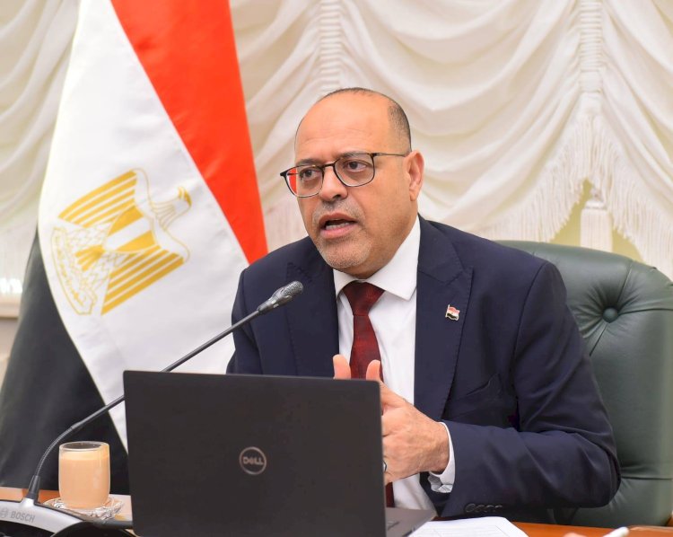 وزير العمل يصدر قرارًا وزاريًا بشأن تحديد العطلات والأعياد والمناسبات