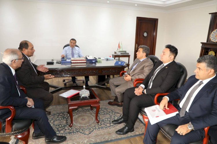 وزير الزراعة يستقبل نقيب البيطريين لبحث تنمية موارد النقابة وملف "كلاب الشوارع"