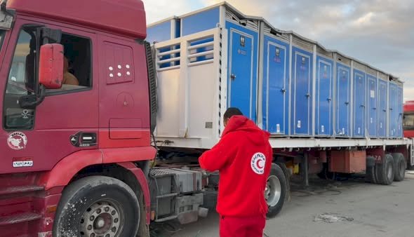 الهلال الأحمر المصري يواصل إمداد غزة بأكثر من 207 ألف سلة غذائية و 30 ألف قطعة ملابس شتوية