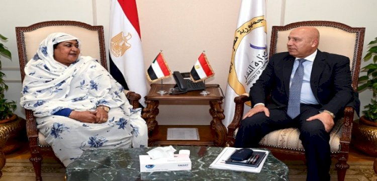 وزير الصناعة والنقل يبحث مع وزيرة الصناعة والتجارة السودانية سبل تعزيز التعاون بين البلدين