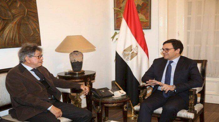 وزير الثقافة يشيد بمبادرة منع نشر أخبار مشاهير مواقع التواصل الاجتماعي ويعلن التعاون معها