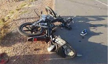 إصابة 3 شباب فى حادث انقلاب دراجة نارية بطريق قنا الصحراوى الغربي