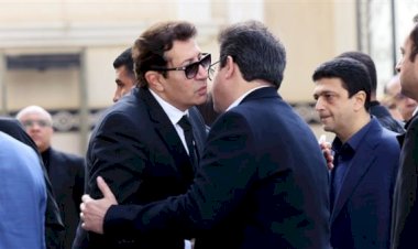 هاني رمزي يستقبل اليوم واجب العزاء في والدته بكنيسة أبي سيفين