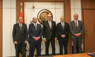 وزير قطاع الأعمال العام يشهد توقيع "النهضة للصناعات" اتفاقية لشراء طاقة متجددة لمدة 30 عامًا