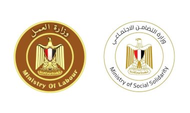 وزيرا التضامن والعمل يوجهان بصرف مساعدات لأسر ضحايا حادث الطريق الصحراوي بالمنيا