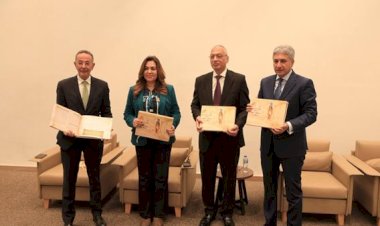 وزير السياحة ووزيرة التنمية المحلية يتسلمان تقرير البصمة الكربونية لحفل الافتتاح الرسمي للمتحف المصري الكبير