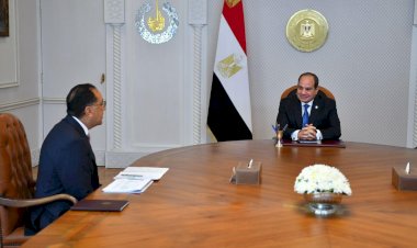 الرئيس السيسي يجتمع مع مدبولي وعدد من الوزراء