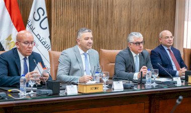 رئيس اقتصادية قناة السويس يستقبل وفدًا رفيع المستوى من مجلس تنمية التجارة