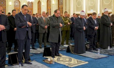 الرئيس السيسى يؤدى صلاة الفجر بمسجد العزيز الحكيم بالمقطم