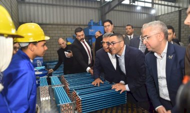 وزير الاستثمار يتفقد عدد من المصانع العاملة بالمنطقة الاستثمارية بميت غمر