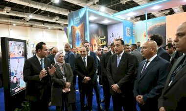 رئيس الوزراء يتفقد جناح مركز المعلومات ودعم اتخاذ القرار بمجلس الوزراء