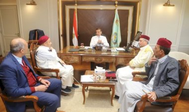 وزير الزراعة يلتقي وفد من عمد ومشايخ مطروح ويوجه بدعم المزارعين بشتلات الزيتون وسلالات الأغنام