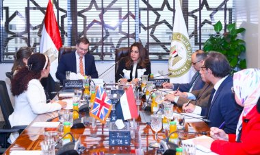 وزيرة التنمية المحلية تلتقي مع السفير البريطاني بالقاهرة لبحث سبل التعاون في المشروعات المستقبلية المشتركة