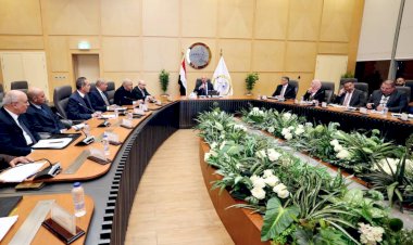 وزير الصناعة يجتمع بمحافظي الجيزة وبني سويف موقف مرافق المنطقتين أبو رواش وكوم أبو راضي