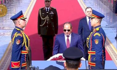 الرئيس السيسى يضع إكليلا من الزهور على النصب التذكارى لشهداء الشرطة