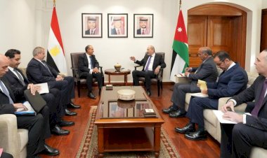 وزير الخارجية يبحث العلاقات الثنائية والتطورات الإقليمية مع نظيره الأردني في عمّان