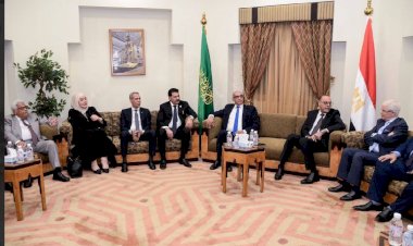 - وزير العمل يعقد لقاءً مع ممثلي الجالية المصرية والمستثمرين بمقر القنصلية المصرية في جدة