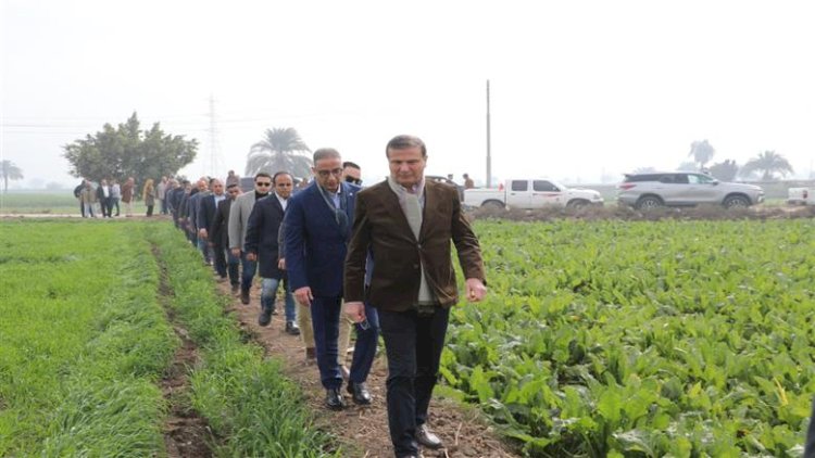 وزير الزراعة ومحافظ الفيوم يتفقدان زراعات القمح بمركز إطسا ومجمع الخدمات الزراعية بقرية "أبو صير"