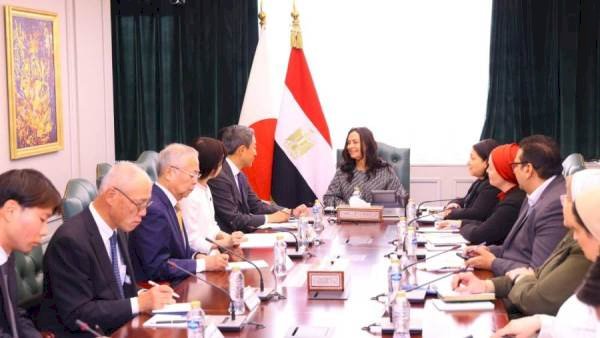 وزيرة التضامن الاجتماعي تلتقي وفداً من أعضاء مجلس المستشارين الياباني