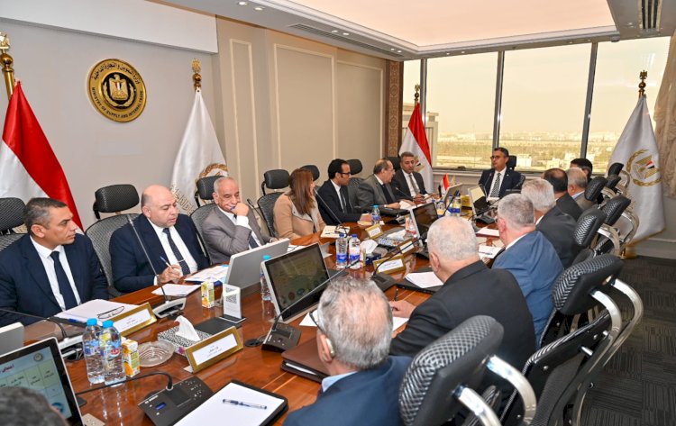 وزير التموين والدكتور أسامة الجوهري يستعرضان خطوات إطلاق تطبيق كارت المفتش للرقابة على المنشآت التموينية